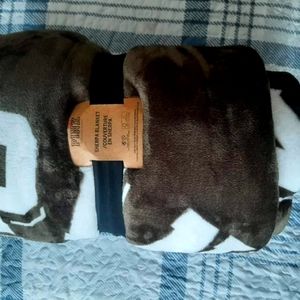 VICTORIA SECRET VELVET BLANKET
